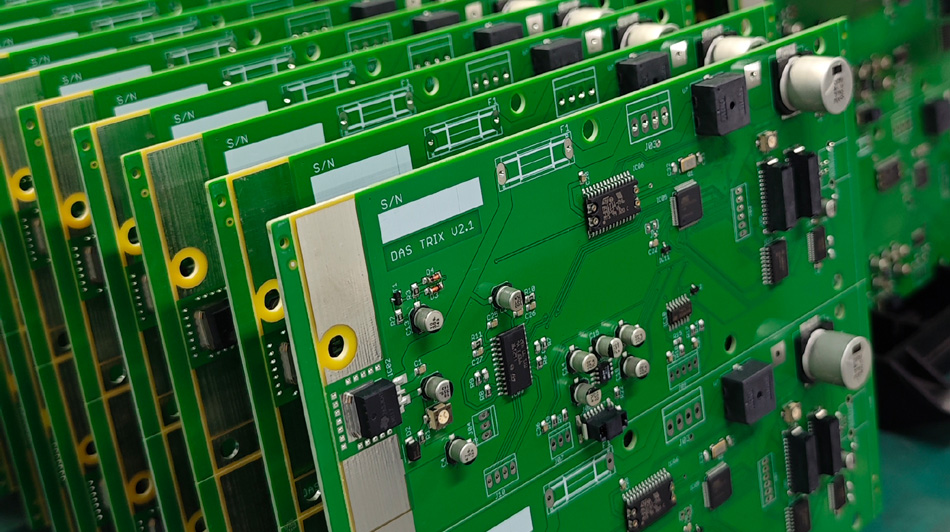 ग्लोबल PCBA कारखाना सहयोग मोडेल को विश्लेषण: चुनौतीहरु र अवसरहरु